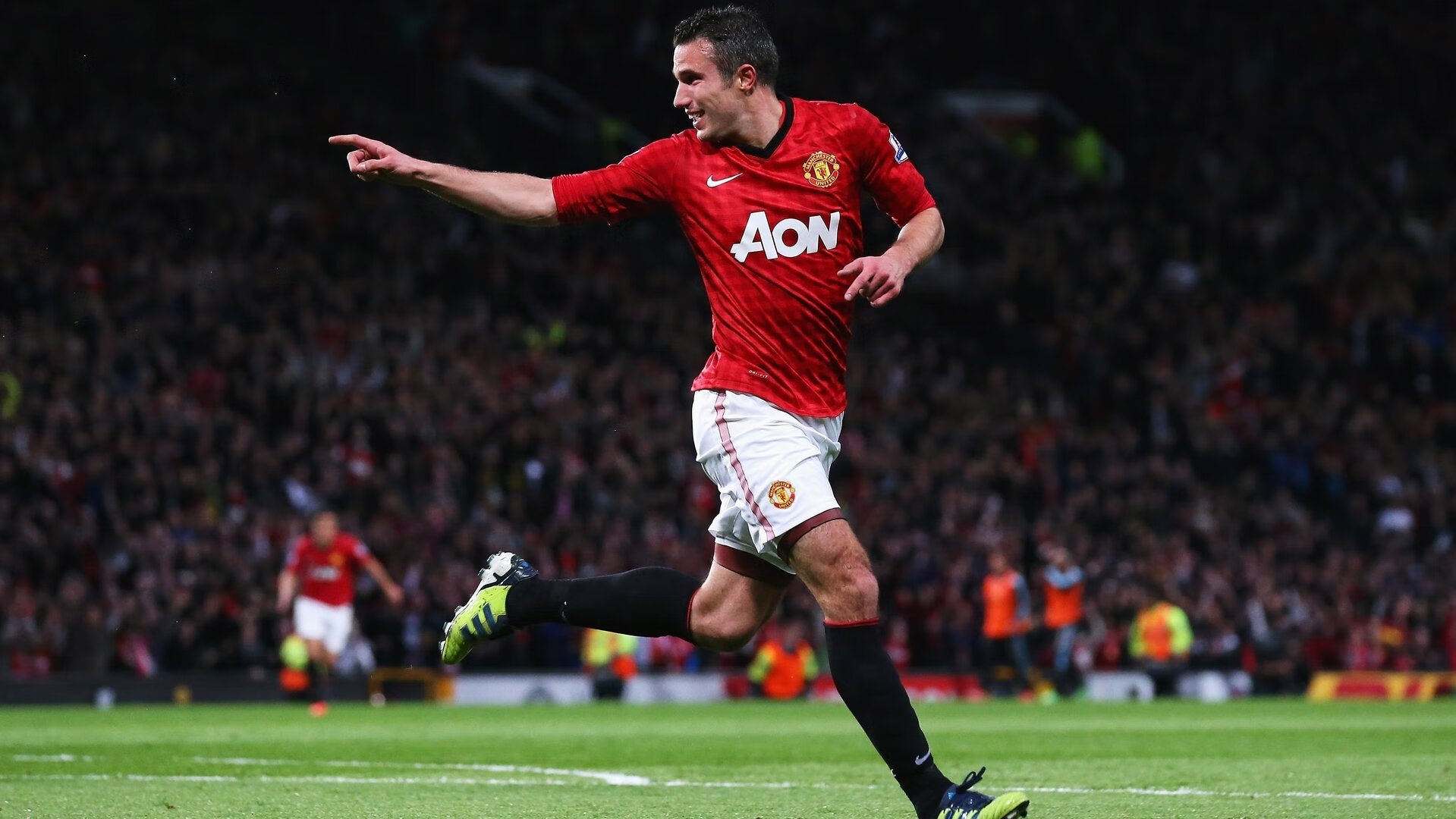 爱游戏体育-费德勒与60激战FPX分钟，比赛局势复杂胜负难料！，C罗焦点对战引发球迷热议